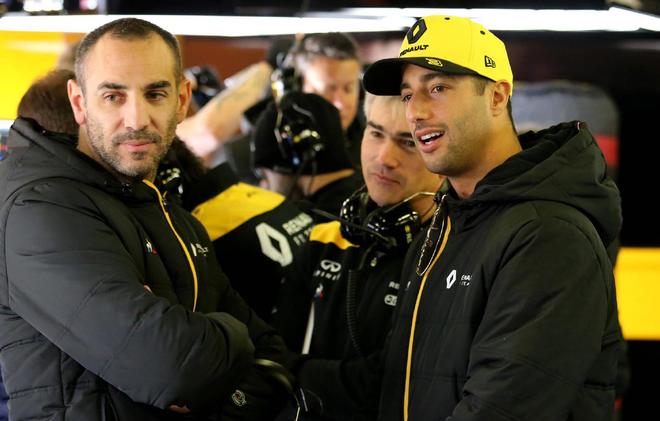 关于雷诺车队碾压索伯车队,汉密尔顿带队取胜的信息 关于雷诺车队碾压索伯车队,汉密尔顿带队取胜的信息