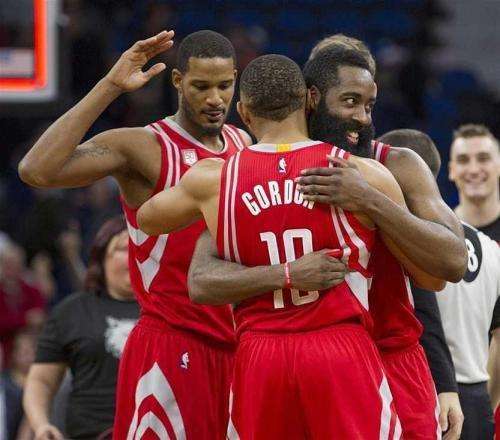 魔术轻取凯尔特人，周琦扛起全队