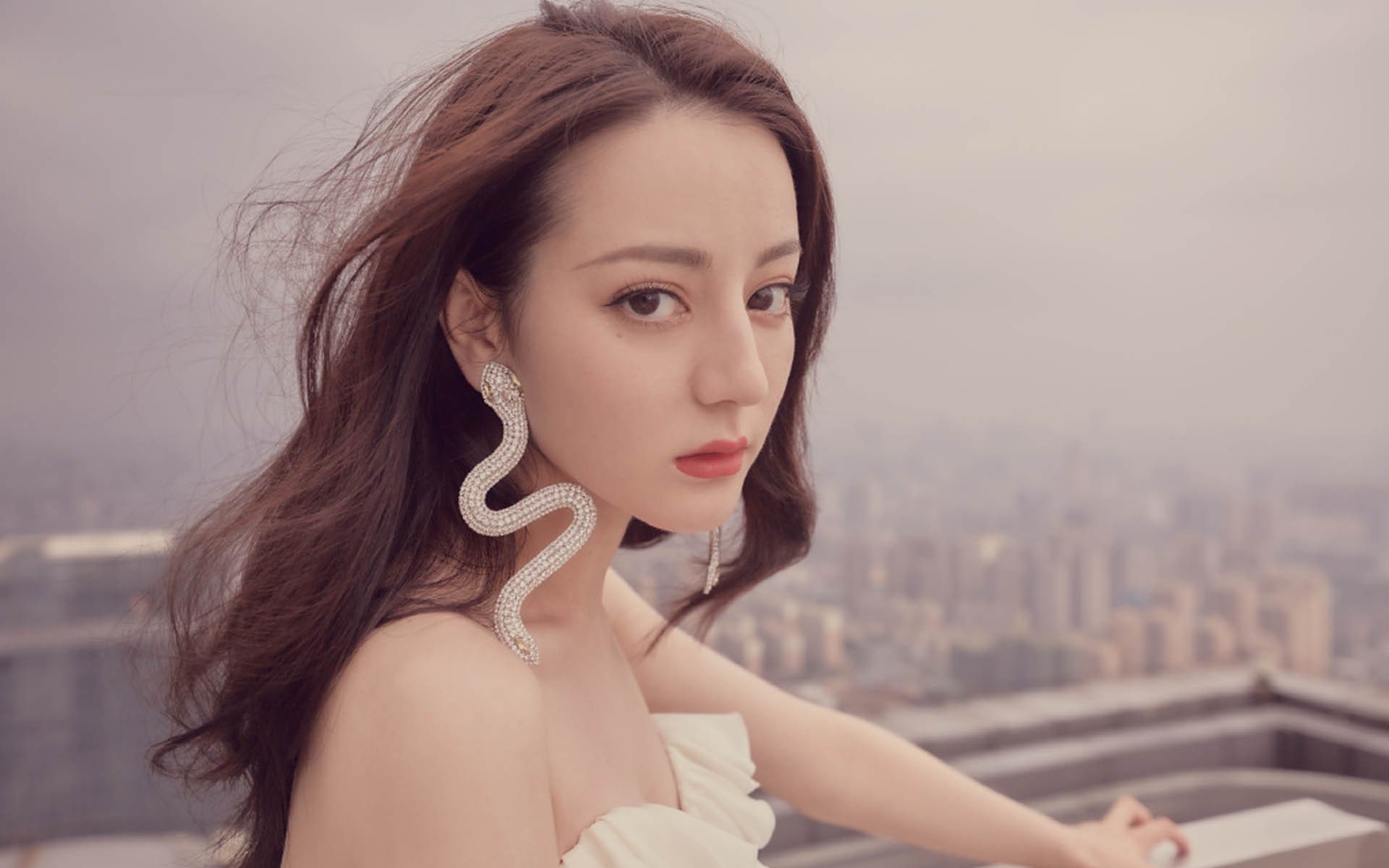 双重奏，国家队稳健筑基，俱乐部锋芒毕露 足球世界的唯物辩证法