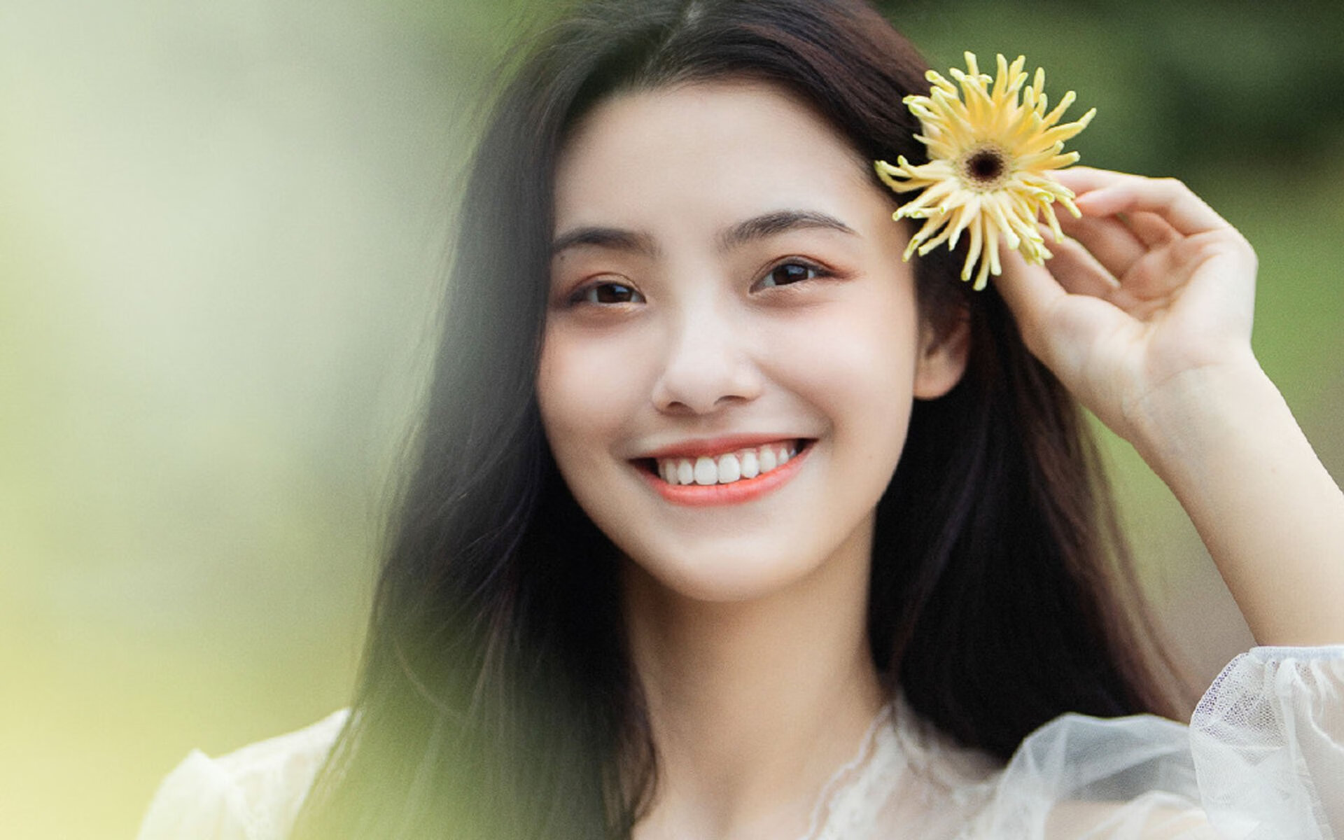 绿茵赛道，当南非逆袭荷兰，莱万在F1式赛季中接管比赛