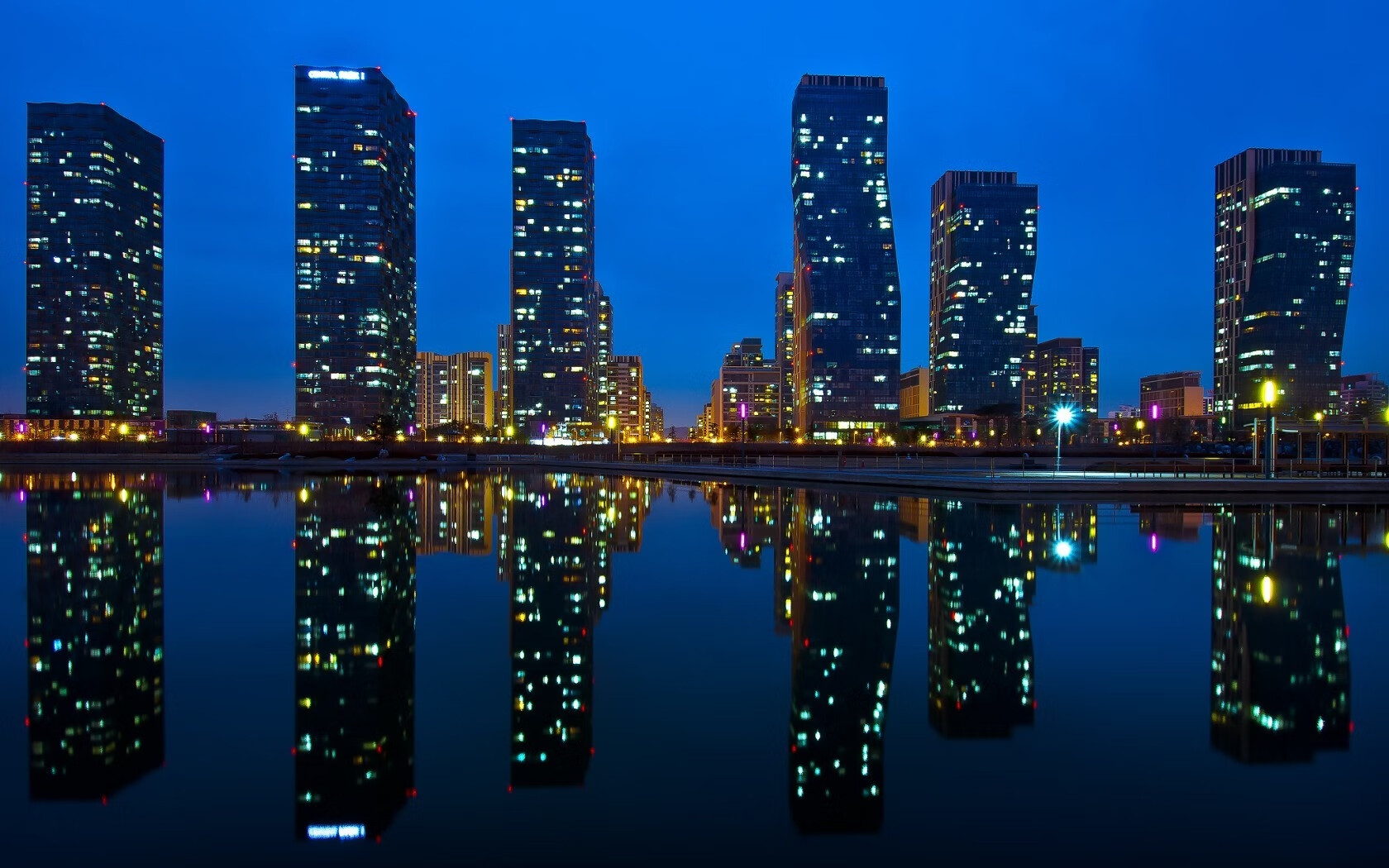 莱万式轰炸机降临绿茵!哥伦比亚5-0碾碎洪都拉斯,战神满功率输出全程无解