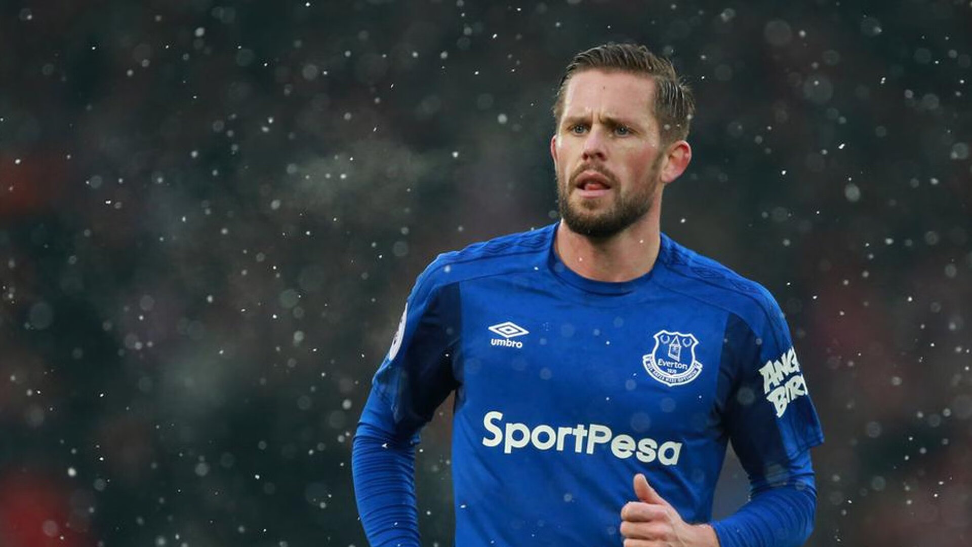 绿茵改道，动能革命，当马里在温布利竖起屏障，姆巴佩于银石赛道接管F1年度争冠